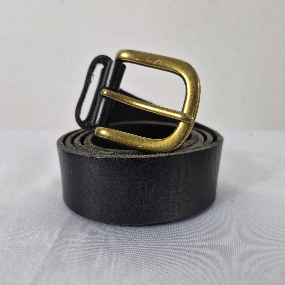 Simons Women's Black Leather Belt with Gold Buckle Size M